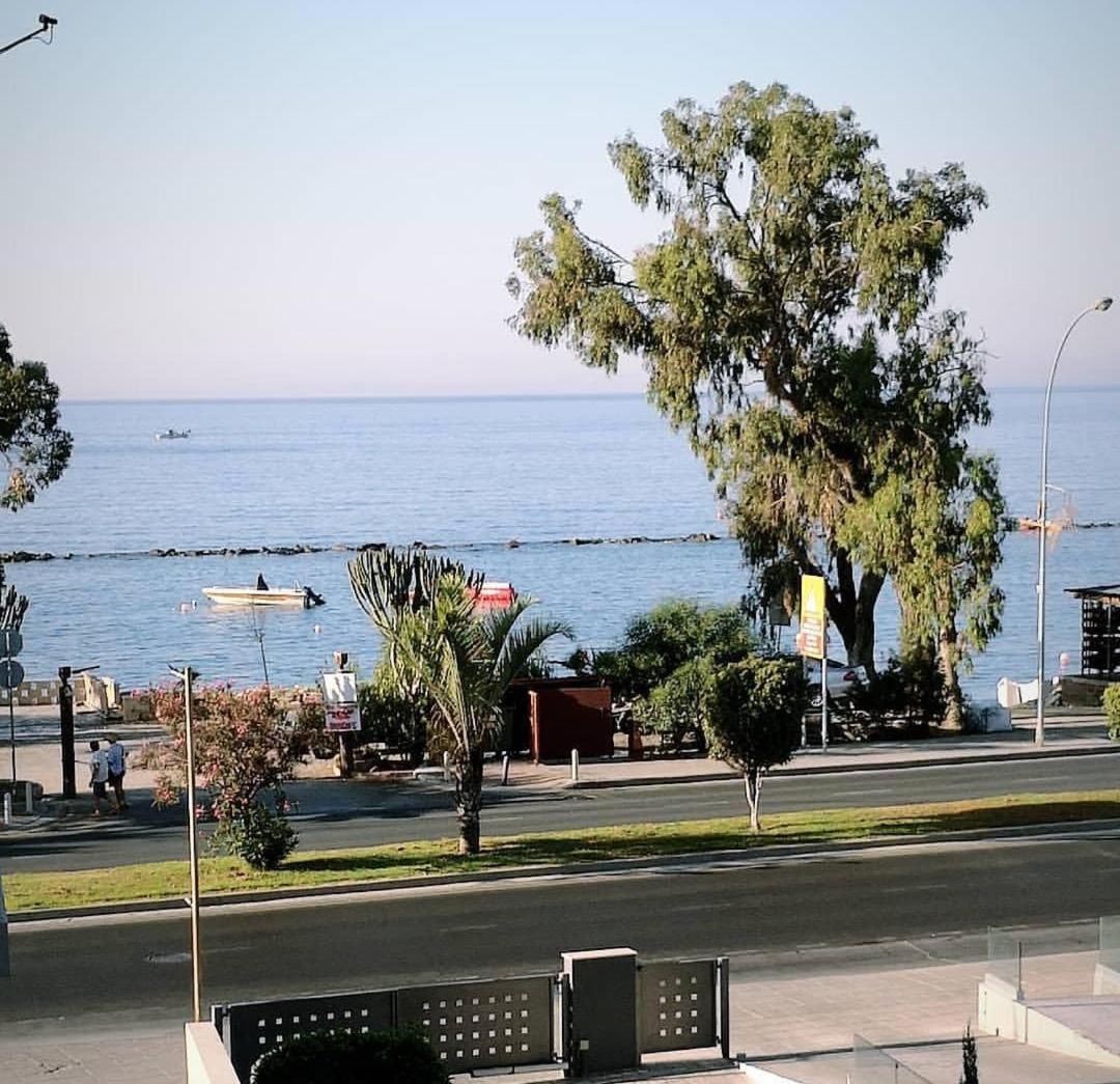 Beachfront Amazing New Apartment Limassol Exteriör bild